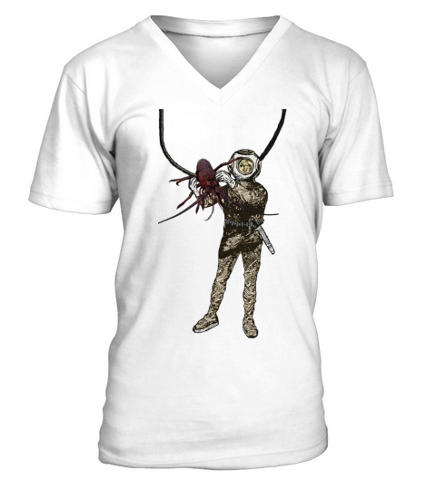 Vintage Helmet Diver Holding a Lobster Underwater V-Neck T-shirt