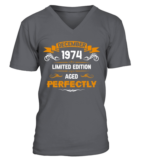 December 1974 Vintage Birthday Present V-Neck T-shirt