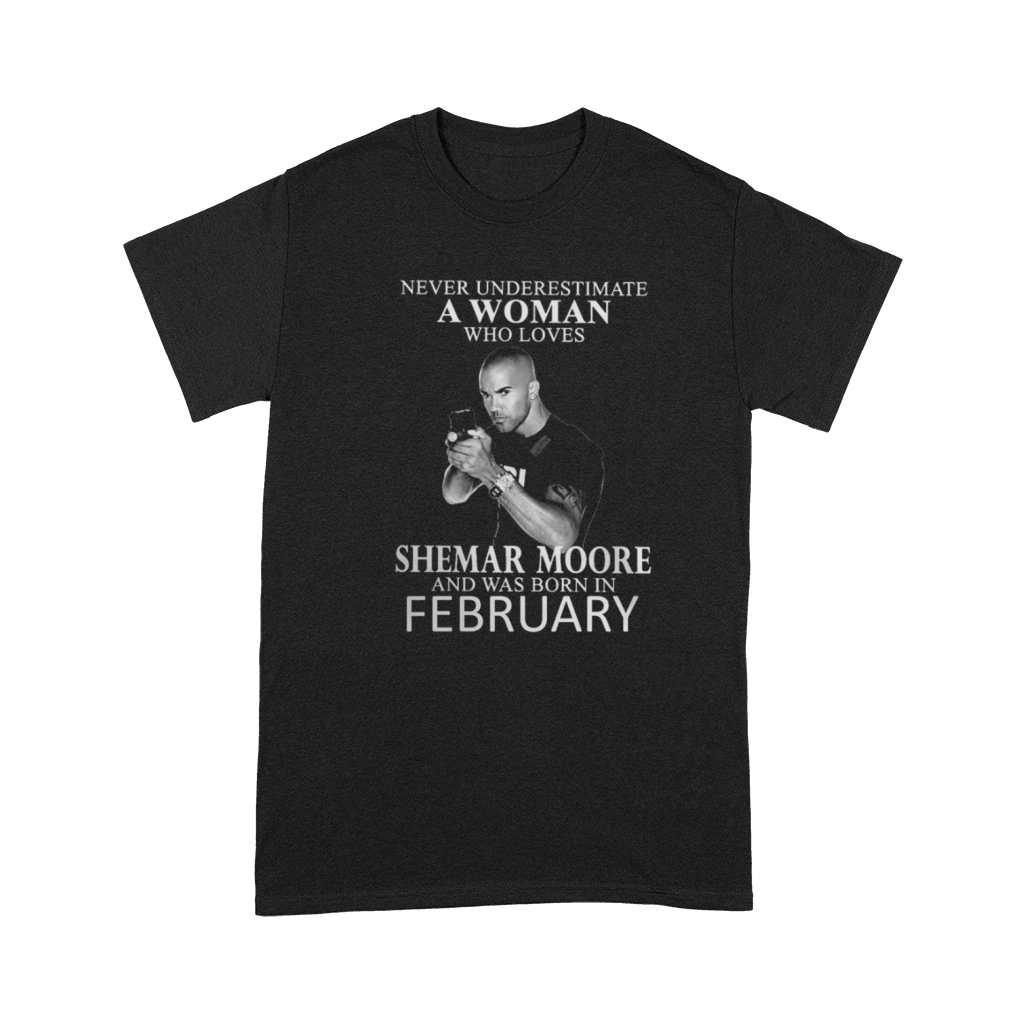 Never Underestimate A Woman Who Loves SHEMAR MOORE And Born In FEBRUARY Premium T-shirt